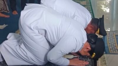 Tiba di Brebes, Paramitha-Wurja Sujud Syukur di Brexit Tol, Usai Dilantik Prabowo di Jakarta