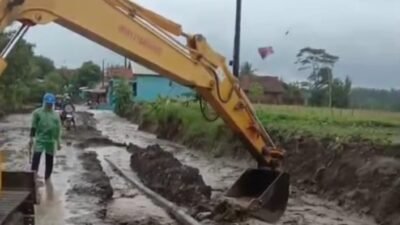 Tanggul Kali Keruh Jebol, 20 KK Mengungsi Antisipasi Banjir di Brebes Selatan