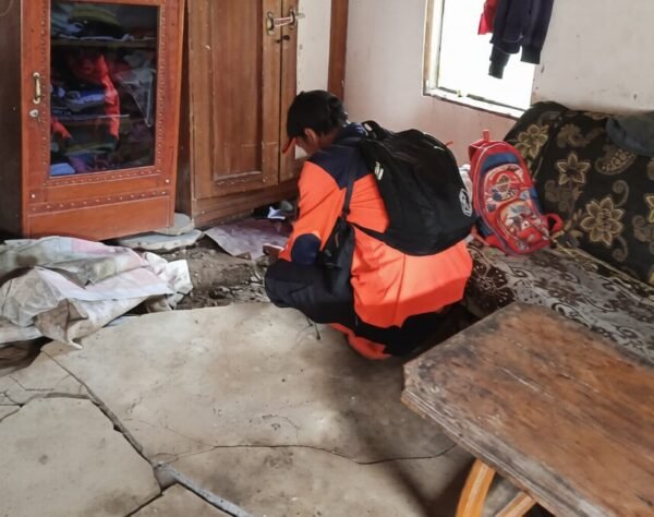 Pergerakan tanah di Dukuh Bojongsari, Desa Sridadi, Kecamatan Sirampog, Brebes