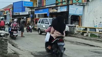 Jembatan Amblas Sitanggal Brebes 30 Cm, Warga Desak Perbaikan