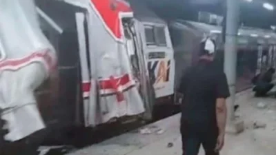 Lima Penumpang Terjebak! Evakuasi Dramatis KRL Tabrakan Bekasi