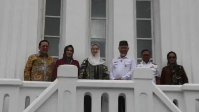 Menpar Puji Nilai Historis Bukittinggi dan Jam Gadang