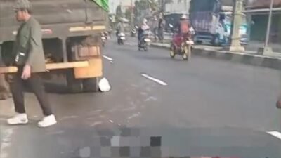 Pemotor Tewas Terlindas Truk Gandeng di Tanjung Brebes