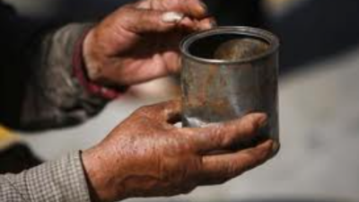 Marak Pengemis hingga Manusia Silver di Tiap Simpang Brebes, Gadis Kecil Ikut Meminta-minta