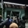 Ratusan Warga Brebes Robohkan Warung Diduga Jual Tramadol dan Eximer, Video Penggerebekan Viral