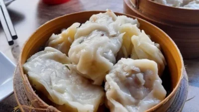 Dimsum Viral Pasar Gede Solo: Antrean Panjang, Rasa Lezat, Harga Murah!