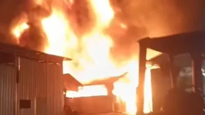 Gudang Oli Terbakar di Jakut, Ratusan Damkar Dikerahkan