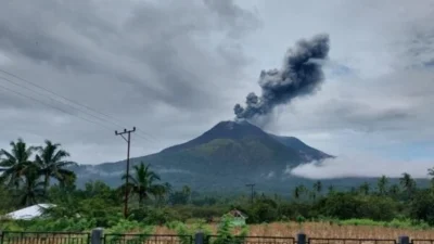 Gunung Lewotobi Laki-laki Bergejolak, Status Naik Drastis!