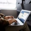 Laptop Wajib Keluar Tas di Bandara: Ini Alasannya, Demi Keamanan Anda!