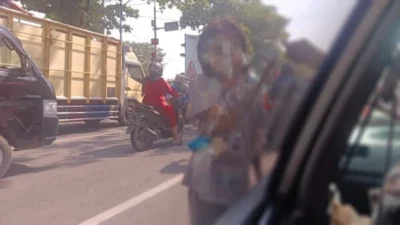 Marak Pengemis Mangkal di Tiap Simpang Perkotaan Brebes, Gadis Kecil Jadi Peminta-minta