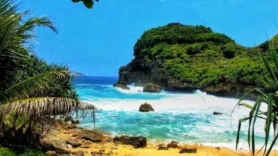 Pesona Pantai Sembukan Wonogiri, Spot Indah Laut Selatan Penuh Misteri