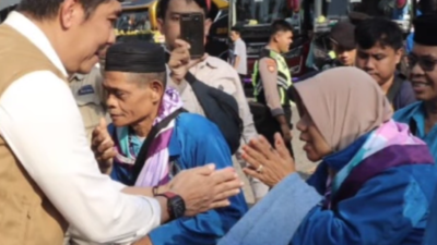 Tangis Haru Sambut Kepulangan Jemaah Haji Brebes