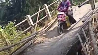 Menilik Jembatan Keruhbehet Mlayang: Ambles 6 Bulan, Ribuan Warga Bertaruh Nyawa Setiap Hari