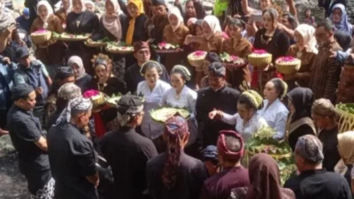 Guci dan Pekandangan Kompak Kirab Gunungan Ruwat Bumi 2026