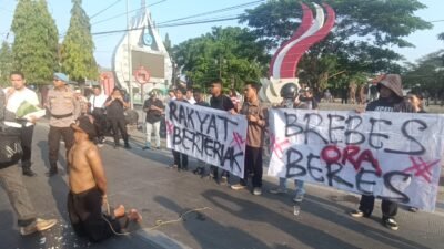 Mahasiswa Coba Blokade Pantura Alun-alun Brebes, Arus Lalu Lintas Sempat Tersendat