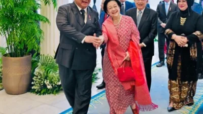 Prabowo-Megawati Bergandengan: Sinyal Damai atau Politik Jilid Dua?