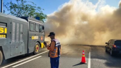 Kebakaran Lahan di Tol Pejagan KM 248 Brebes, Polisi Kerahkan Water Cannon untuk Cegah Api Meluas