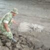 Geger! Mayat Pria Tanpa Identitas Ditemukan di Lumpur Sungai Babakan Brebes, Dievakuasi ke RSUD