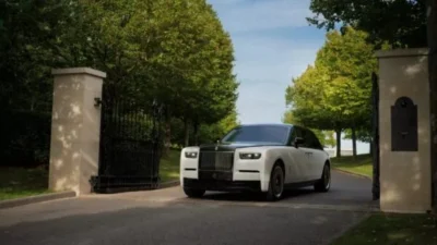 Rolls-Royce Terancam: Taipan China Lirik Merek Lokal Mewah Hongqi