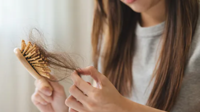 6 Cara Mengatasi Rambut Rontok yang Ampuh, Nomor 3 Sering Diabaikan