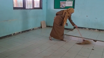 Material Putih Selimuti SMPN Larangan 4 Brebes, BMKG: Belum Terindikasi Abu Anak Krakatau