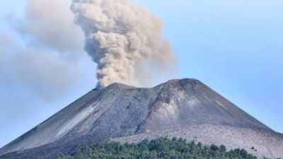 Anak Krakatau Erupsi 13 Kali Strombolian Pasca 25 Jam Letusan Menerus